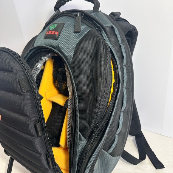 Kata R-103 Padded Nylon Camera Backpack - Picture 1 of 11